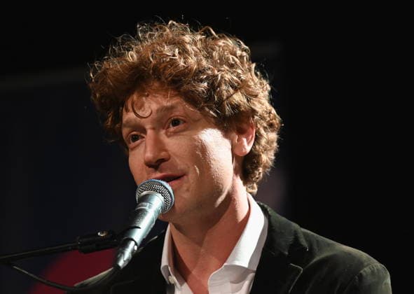Der Autor, Musiker und Schauspieler Daniel Donskoy liest, musiziert und spricht auf der Lit.Cologne, dem internationalen Literaturfestival