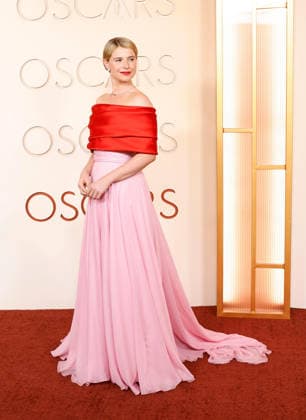 Jessie Buckley arrives on the red carpet for the 98th annual Academy Awards in the Hollywood section of Los Angeles on Sunday, March 15, 2026. Conan O Brien will host the Oscars for the second consecutive year.  LAP20260315524 JOHNxANGELILLO