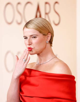 Jessie Buckley arrives on the red carpet for the 98th annual Academy Awards in the Hollywood section of Los Angeles on Sunday, March 15, 2026. Conan O Brien will host the Oscars for the second consecutive year.  LAP20260315525 JOHNxANGELILLO