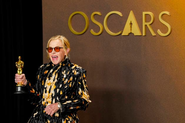 Amy Madigan holds the Oscar award in the press photo room after winning Best Actress in a Supporting Role for Weapons during the 98th annual Academy Awards in the Hollywood section of Los Angeles on Sunday, March 15, 2026. Conan O Brien is hosting the Oscars for the second consecutive year.  LAP20260315301 BONNIExCASH
