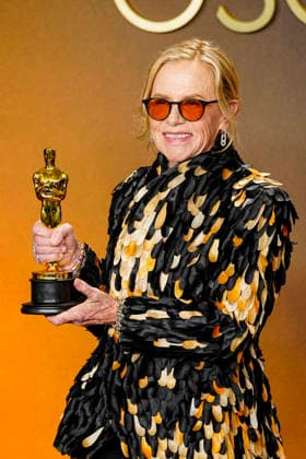 Amy Madigan holds the Oscar award in the press photo room after winning Best Actress in a Supporting Role for Weapons during the 98th annual Academy Awards in the Hollywood section of Los Angeles on Sunday, March 15, 2026. Conan O Brien is hosting the Oscars for the second consecutive year.  LAP20260315302 BONNIExCASH