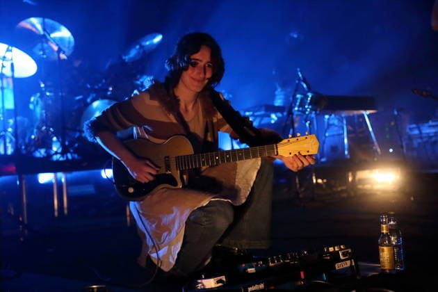Emily Green von der Band Geese bei einem Konzert im Astra Kulturhaus in Berlin, 15. März 2026. Geese Konzert Berlin