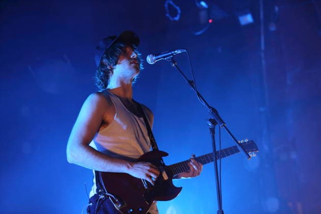 Cameron Winter von der Band Geese bei einem Konzert im Astra Kulturhaus in Berlin, 15. März 2026. Geese Konzert Berlin