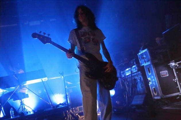 Dominic DiGesu von der Band Geese bei einem Konzert im Astra Kulturhaus in Berlin, 15. März 2026. Geese Konzert Berlin