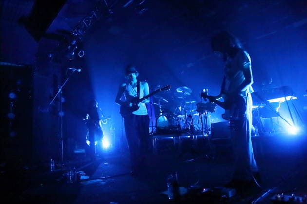 Emily Green, Cameron Winter, Max Bassin, Dominic DiGesu und Sam Revaz, v.l., von der Band Geese bei einem Konzert im Astra Kulturhaus in Berlin, 15. März 2026. Geese Konzert Berlin