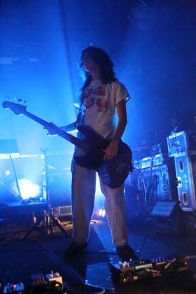 Dominic DiGesu von der Band Geese bei einem Konzert im Astra Kulturhaus in Berlin, 15. März 2026. Geese Konzert Berlin