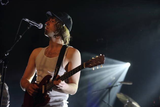 Cameron Winter von der Band Geese bei einem Konzert im Astra Kulturhaus in Berlin, 15. März 2026. Geese Konzert Berlin