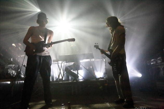 Cameron Winter, Sam Revaz und Dominic DiGesu, v.l., von der Band Geese bei einem Konzert im Astra Kulturhaus in Berlin, 15. März 2026. Geese Konzert Berlin