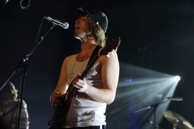 Cameron Winter von der Band Geese bei einem Konzert im Astra Kulturhaus in Berlin, 15. März 2026. Geese Konzert Berlin