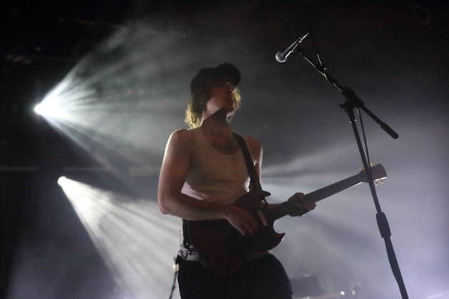 Cameron Winter von der Band Geese bei einem Konzert im Astra Kulturhaus in Berlin, 15. März 2026. Geese Konzert Berlin