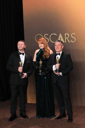 Mike Hill (L), Cliona Furey (C) and Jordan Samuel pose with the Oscar for best makeup and hairstyling for Frankenstein at the 98th Academy Awards ceremony in Los Angeles, USA March 15, 2026. 98th Academy Awards !ACHTUNG: NUR REDAKTIONELLE NUTZUNG!  Copyright: xArmandoxArorizox AME4315 20260316-55019711329_1