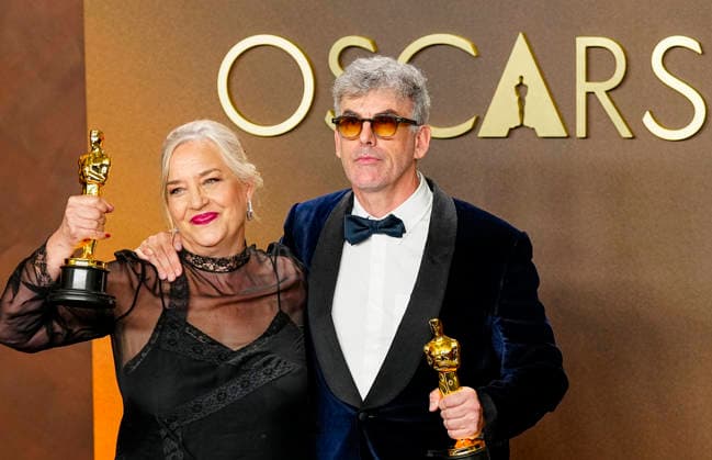 Tamara Deverell and Shane Vieau celebrate in the press photo room after winning the Best Production Design Oscar for Frankenstein during the 98th annual Academy Awards in the Hollywood section of Los Angeles on Sunday, March 15, 2026.  LAP20260315365 BONNIExCASH