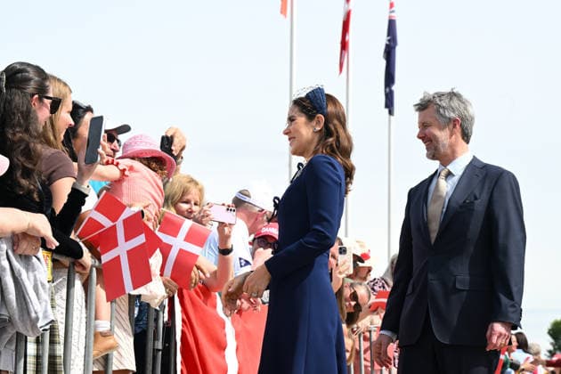 DENMARK ROYALS AUSTRALIA VISIT, Denmark s King Frederik X and Queen Mary meet with members of the public during a visit to the Australian War Memorial in Canberra, Monday, March 16, 2026. ( POOL CANBERRA AUSTRALIAN CAPITAL TERRITORY AUSTRALIA  Copyright: xLUKASxCOCHx 20260316169673310520