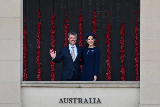 DENMARK ROYALS AUSTRALIA VISIT, Denmark s King Frederik X and Queen Mary pose for photographs at the Roll of Honour during a visit to the Australian War Memorial in Canberra, Monday, March 16, 2026. ( POOL CANBERRA AUSTRALIAN CAPITAL TERRITORY AUSTRALIA  Copyright: xLUKASxCOCHx 20260316176856132162
