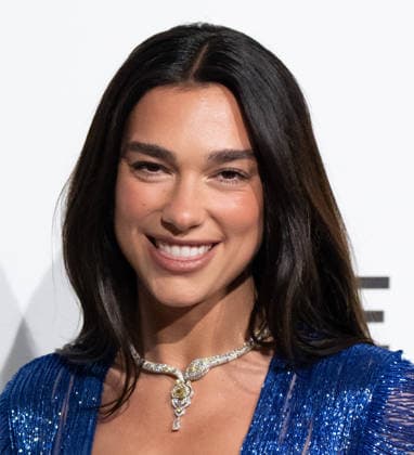 34th Annual Elton John AIDS Foundation Academy Awards Viewing Party Dua Lipa arrives on the red carpet of the 34th Annual Elton John AIDS Foundation Academy Awards Viewing Party at West Hollywood Park in Hollywood California on March 15, 2026. (Contributing Photographer, Connor Terry) West Hollywood California United States Copyright: xConnorxTerry imageSPACEx