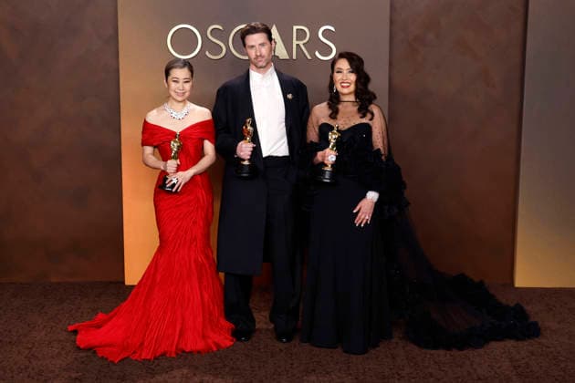 March 15, 2026, Hollywood, California, USA: (L-R) Maggie Kang, Chris Appelhans and Michelle L. M. Wong in the press room of the 98th Annual Academy Awards on Sunday March 15, 2026 at the Dolby Theater in Hollywood, California. BURT HARRIS BNS PI Hollywood USA  - ZUMAp124 20260315_zaa_p124_240 Copyright: xBurtxHarrisx