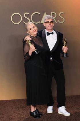 Tamara Deverell (L) and Shane Vieau pose with the award for best production direction for Frankenstein at the 98th Academy Awards ceremony in Los Angeles, USA March 15, 2026. 98th Academy Awards !ACHTUNG: NUR REDAKTIONELLE NUTZUNG!  Copyright: xArmandoxArorizox AME4349 20260316-55019711632_1