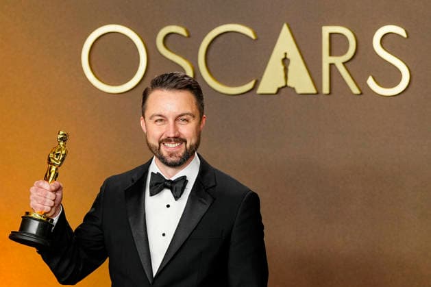 Andy Jurgensen celebrates in the press photo room after winning the Best Film Editing Oscar for One Battle After Another during the 98th annual Academy Awards in the Hollywood section of Los Angeles on Sunday, March 15, 2026.  LAP20260315386 BONNIExCASH