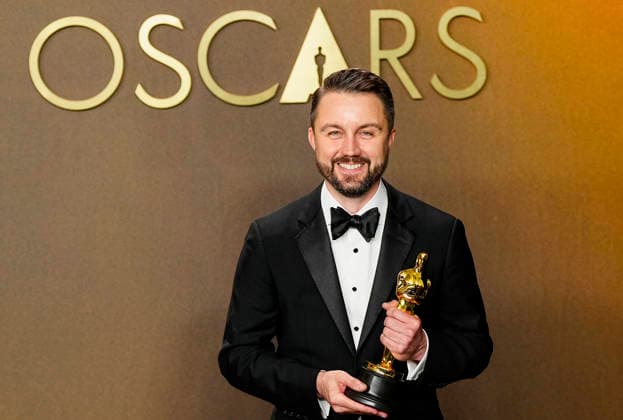 Andy Jurgensen celebrates in the press photo room after winning the Best Film Editing Oscar for One Battle After Another during the 98th annual Academy Awards in the Hollywood section of Los Angeles on Sunday, March 15, 2026.  LAP20260315387 BONNIExCASH