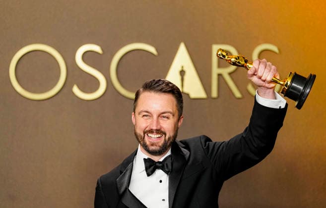 Andy Jurgensen celebrates in the press photo room after winning the Best Film Editing Oscar for One Battle After Another during the 98th annual Academy Awards in the Hollywood section of Los Angeles on Sunday, March 15, 2026.  LAP20260315388 BONNIExCASH