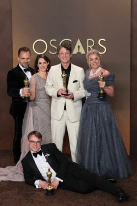 From left to right Radovan Síbrt, Alžbeta Karásková, David Borenstein, Helle Faber and Pavel Talankin (below) pose with the award for best documentary feature for Mr. Nobody Against Putin at the 98th Academy Awards ceremony in Los Angeles, USA March 15, 2026. 98th Academy Awards !ACHTUNG: NUR REDAKTIONELLE NUTZUNG!  Copyright: xArmandoxArorizox AME4372 20260316-55019712049_1
