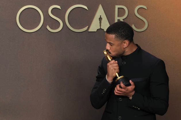 Michael B. Jordan poses with the Best Actor award for Sinners at the 98th Academy Awards ceremony in Los Angeles, USA March 15, 2026. 98th Academy Awards !ACHTUNG: NUR REDAKTIONELLE NUTZUNG!  Copyright: xArmandoxArorizox AME4399 20260316-55019712211_1