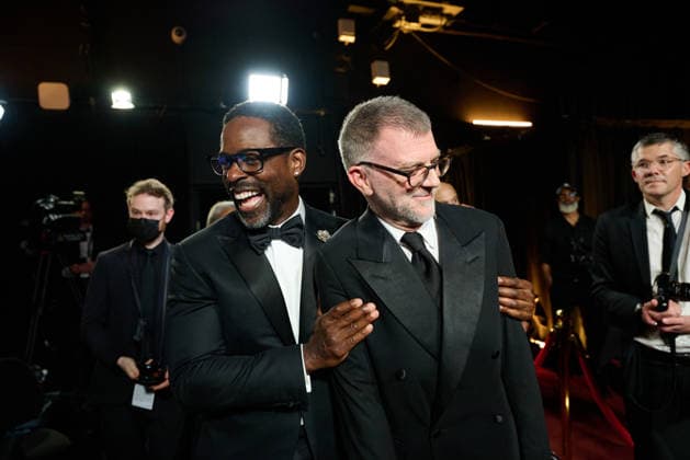 98th Oscars, Academy Awards Sterling K. Brown embraces Paul Thomas Anderson backstage with the Oscar for Adapted Screenplay during the 98th Oscars at Dolby Theatre at Ovation Hollywood on Sunday, March 15, 2026., Credit:Richard Harbaugh The Academy Avalon United States of America, CA, Hollywood, Dolby Theater  Copyright: xRichardxHarbaughx xThexAcademyx xAvalonx 1083377231