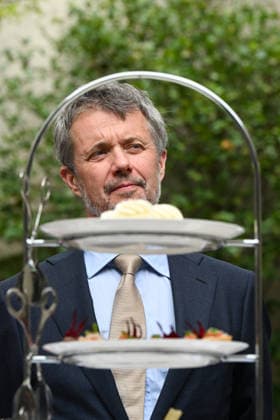 DENMARK ROYALS AUSTRALIA VISIT, Denmark s King Frederik is seen behind finger food during a Parliamentary Friendship Group afternoon tea event at Parliament House in Canberra, Monday, March 16, 2026. ( NO ARCHIVING CANBERRA AUSTRALIAN CAPITAL TERRITORY AUSTRALIA  Copyright: xLUKASxCOCHx 20260316151858520620