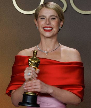 March 15, 2026, Hollywood, California, USA: Jessie Buckley, winner of the Best Actress Award for Ã¢â‚¬oeHamnetÃ¢â‚¬Â, poses in the press room of the 98th Annual Academy Awards on Sunday March 15, 2026 at the Dolby Theater in Hollywood, California. PRENSA INTERNACIONAL Hollywood USA  - ZUMAp124 20260315_zaa_p124_367 Copyright: xPrensaxInternacionalx