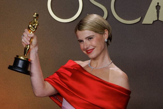 March 15, 2026, Hollywood, California, USA: Jessie Buckley, winner of the Best Actress Award for Ã¢â‚¬oeHamnetÃ¢â‚¬Â, poses in the press room of the 98th Annual Academy Awards on Sunday March 15, 2026 at the Dolby Theater in Hollywood, California. PRENSA INTERNACIONAL Hollywood USA - ZUMAp124 20260315_zaa_p124_359 Copyright: xPrensaxInternacionalx