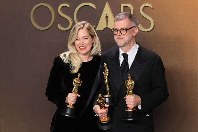 Sara Murphy (L) and Paul Thomas Anderson pose with the Best Picture award for the film One Battle After Another at the 98th Academy Awards ceremony in Los Angeles, USA March 15, 2026. 98th Academy Awards !ACHTUNG: NUR REDAKTIONELLE NUTZUNG!  Copyright: xArmandoxArorizox AME4453 20260316-55019712437_1
