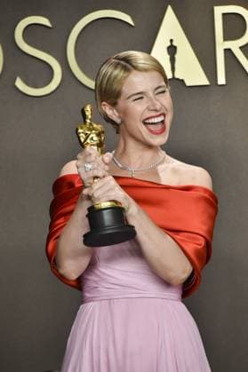 Jessie Buckley in the press room for The 98th Academy Awards - Press Room, Dolby Theatre at Ovation Hollywood, Los Angeles, CA, March 15, 2026. Photo By: Elizabeth Goodenough Everett Collection The 98th Academy Awards - Press Room PUBLICATIONXNOTxINxCANxCHNxFRAxITAxJPNxNORxPOLxRUSxESPxUKxUSA
