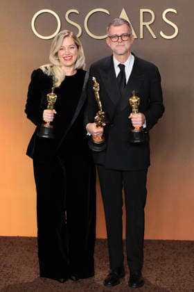 Sara Murphy (L) and Paul Thomas Anderson pose with the Best Picture award for the film One Battle After Another at the 98th Academy Awards ceremony in Los Angeles, USA March 15, 2026. 98th Academy Awards !ACHTUNG: NUR REDAKTIONELLE NUTZUNG!  Copyright: xArmandoxArorizox AME4454 20260316-55019712443_1