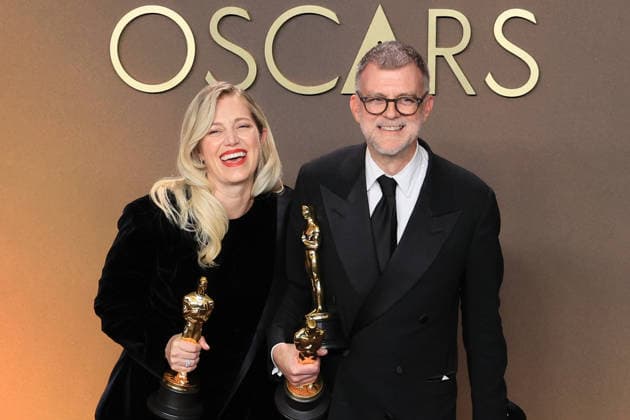 Sara Murphy (L) and Paul Thomas Anderson pose with the Best Picture award for the film One Battle After Another at the 98th Academy Awards ceremony in Los Angeles, USA March 15, 2026. 98th Academy Awards !ACHTUNG: NUR REDAKTIONELLE NUTZUNG!  Copyright: xArmandoxArorizox AME4455 20260316-55019712444_1