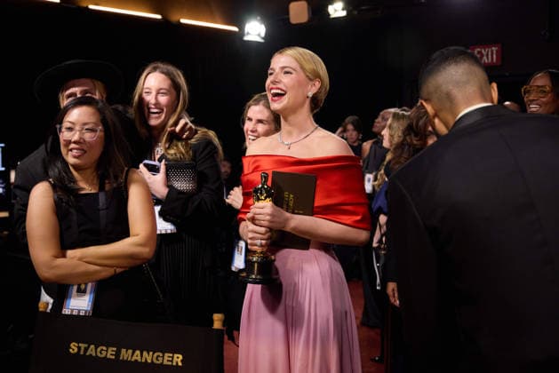 Jessie Buckley poses backstage with the OscarÂ® for Actress in a Leading Role during the 98th OscarsÂ® at DolbyÂ® Theatre at Ovation Hollywood on Sunday, March 15, 2026. Los Angeles CA USA  350081309PLX