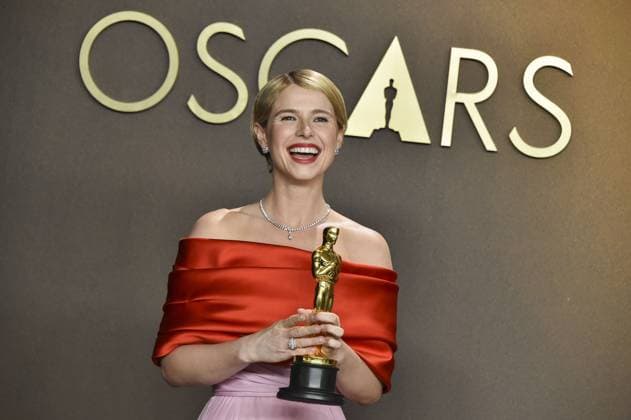 Jessie Buckley in the press room for The 98th Academy Awards - Press Room, Dolby Theatre at Ovation Hollywood, Los Angeles, CA, March 15, 2026. Photo By: Elizabeth Goodenough Everett Collection The 98th Academy Awards - Press Room PUBLICATIONXNOTxINxCANxCHNxFRAxITAxJPNxNORxPOLxRUSxESPxUKxUSA