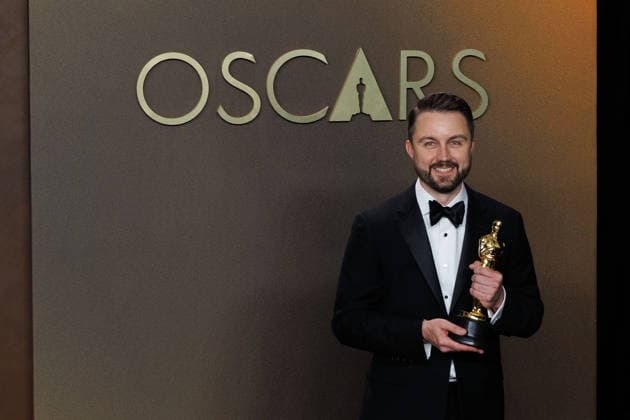March 15, 2026, Hollywood, California, USA: Andy Jurgensen, winner of the Best Film Editing Award for Ã¢â‚¬oeOne Battle After AnotherÃ¢â‚¬Â, poses in the press room of the 98th Annual Academy Awards on Sunday March 15, 2026 at the Dolby Theater in Hollywood, California. PRENSA INTERNACIONAL Hollywood USA - ZUMAp124 20260315_zaa_p124_385 Copyright: xPrensaxInternacionalx