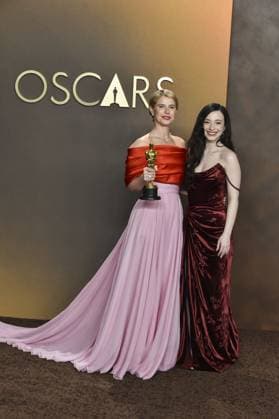 Jessie Buckley, Mikey Madison in the press room for The 98th Academy Awards - Press Room, Dolby Theatre at Ovation Hollywood, Los Angeles, CA, March 15, 2026. Photo By: Elizabeth Goodenough Everett Collection The 98th Academy Awards - Press Room PUBLICATIONXNOTxINxCANxCHNxFRAxITAxJPNxNORxPOLxRUSxESPxUKxUSA