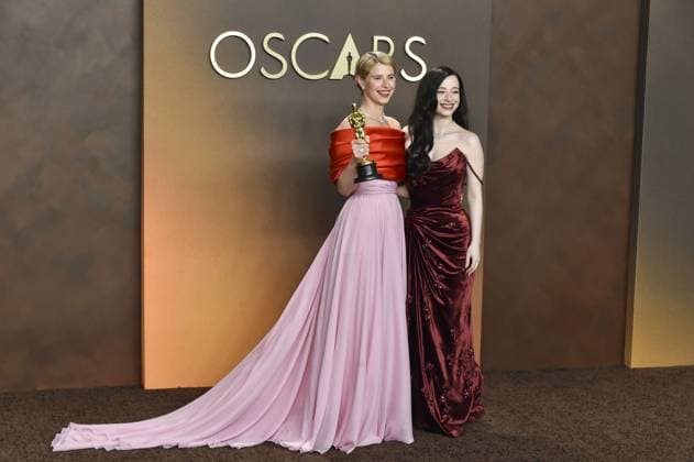 Jessie Buckley, Mikey Madison in the press room for The 98th Academy Awards - Press Room, Dolby Theatre at Ovation Hollywood, Los Angeles, CA, March 15, 2026. Photo By: Elizabeth Goodenough Everett Collection The 98th Academy Awards - Press Room PUBLICATIONXNOTxINxCANxCHNxFRAxITAxJPNxNORxPOLxRUSxESPxUKxUSA