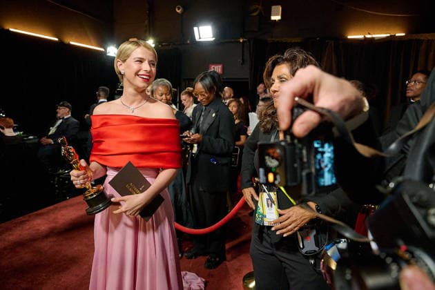 Jessie Buckley backstage with the OscarÂ® for Actress in a Leading Role during the 98th OscarsÂ® at DolbyÂ® Theatre at Ovation Hollywood on Sunday, March 15, 2026. Los Angeles CA USA  350081348PLX