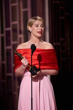 March 15, 2026, Hollywood, California, USA: Jessie Buckley accepts the Oscar for Actress in a Leading Role during the 98th Oscars at the Dolby Theatre at Ovation Hollywood on Sunday. Hollywood USA  - ZUMAz03_ 20260315_zah_z03_112 Copyright: xTraexPattonx