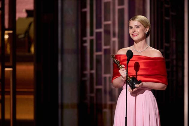 March 15, 2026, Hollywood, California, USA: Jessie Buckley accepts the Oscar for Actress in a Leading Role during the 98th Oscars at the Dolby Theatre at Ovation Hollywood on Sunday. Hollywood USA  - ZUMAz03_ 20260315_zah_z03_113 Copyright: xTraexPattonx