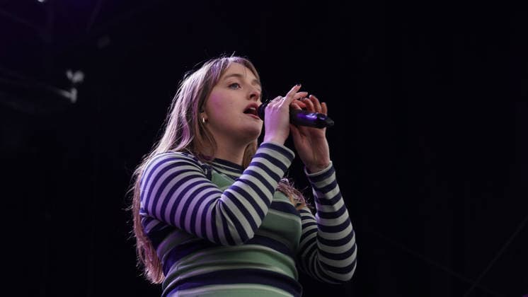 SINGER Nell Mescal The Mayor of London s St Patrick s Festival i at Trafalgar Square on Sunday 15 03 2026 SINGER Nell Mescal The Mayor of London s St Patrick s Festival i at Trafalgar Square on Sunday 15 03 2026, Credit:Roger Alarcon Avalon United Kingdom, London  Copyright: xRogerxAlarconx xAvalonx 1083306966
