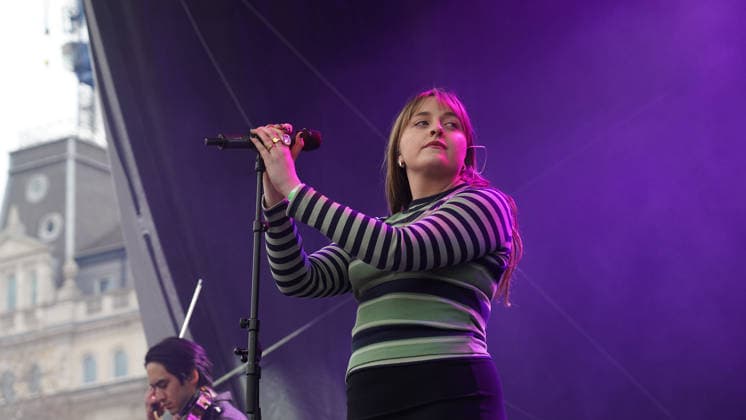 SINGER Nell Mescal The Mayor of London s St Patrick s Festival i at Trafalgar Square on Sunday 15 03 2026 SINGER Nell Mescal The Mayor of London s St Patrick s Festival i at Trafalgar Square on Sunday 15 03 2026, Credit:Roger Alarcon Avalon United Kingdom, London  Copyright: xRogerxAlarconx xAvalonx 1083307054