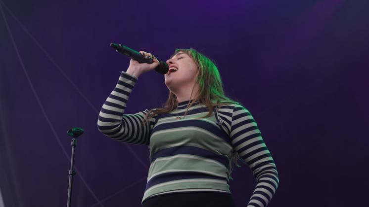 SINGER Nell Mescal The Mayor of London s St Patrick s Festival i at Trafalgar Square on Sunday 15 03 2026 SINGER Nell Mescal The Mayor of London s St Patrick s Festival i at Trafalgar Square on Sunday 15 03 2026, Credit:Roger Alarcon Avalon United Kingdom, London  Copyright: xRogerxAlarconx xAvalonx 1083307096