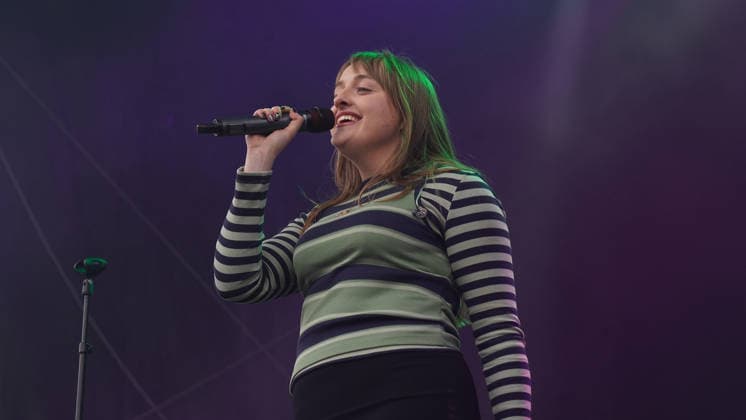 SINGER Nell Mescal The Mayor of London s St Patrick s Festival i at Trafalgar Square on Sunday 15 03 2026 SINGER Nell Mescal The Mayor of London s St Patrick s Festival i at Trafalgar Square on Sunday 15 03 2026, Credit:Roger Alarcon Avalon United Kingdom, London  Copyright: xRogerxAlarconx xAvalonx 1083307106