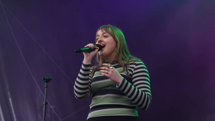SINGER Nell Mescal The Mayor of London s St Patrick s Festival i at Trafalgar Square on Sunday 15 03 2026 SINGER Nell Mescal The Mayor of London s St Patrick s Festival i at Trafalgar Square on Sunday 15 03 2026, Credit:Roger Alarcon Avalon United Kingdom, London  Copyright: xRogerxAlarconx xAvalonx 1083307118