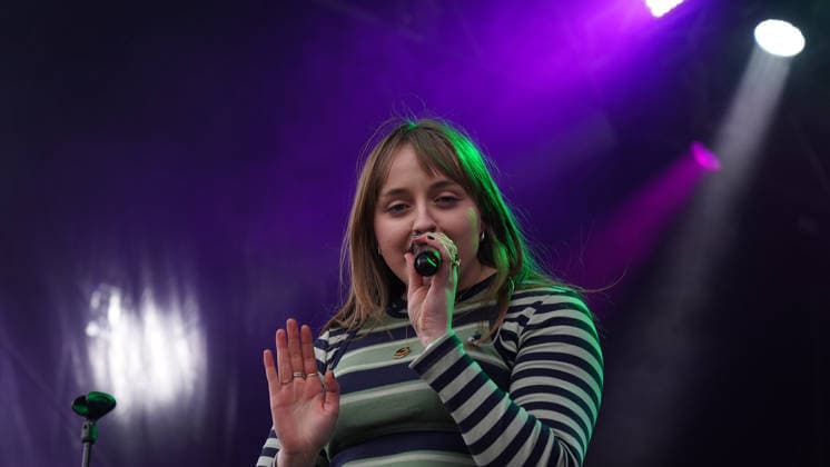 SINGER Nell Mescal The Mayor of London s St Patrick s Festival i at Trafalgar Square on Sunday 15 03 2026 SINGER Nell Mescal The Mayor of London s St Patrick s Festival i at Trafalgar Square on Sunday 15 03 2026, Credit:Roger Alarcon Avalon United Kingdom, London  Copyright: xRogerxAlarconx xAvalonx 1083307169
