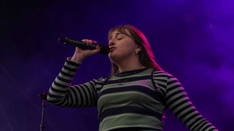 SINGER Nell Mescal The Mayor of London s St Patrick s Festival i at Trafalgar Square on Sunday 15 03 2026 SINGER Nell Mescal The Mayor of London s St Patrick s Festival i at Trafalgar Square on Sunday 15 03 2026, Credit:Roger Alarcon Avalon United Kingdom, London  Copyright: xRogerxAlarconx xAvalonx 1083307186