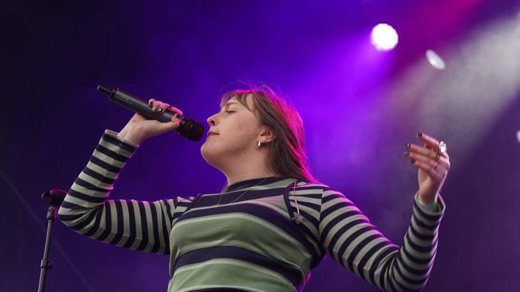 SINGER Nell Mescal The Mayor of London s St Patrick s Festival i at Trafalgar Square on Sunday 15 03 2026 SINGER Nell Mescal The Mayor of London s St Patrick s Festival i at Trafalgar Square on Sunday 15 03 2026, Credit:Roger Alarcon Avalon United Kingdom, London  Copyright: xRogerxAlarconx xAvalonx 1083307213